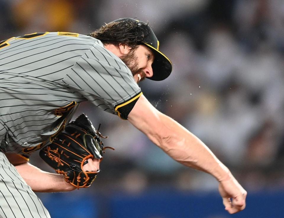 ４回、汗を飛ばしながら力投するウィルカーソン（撮影・田中太一）