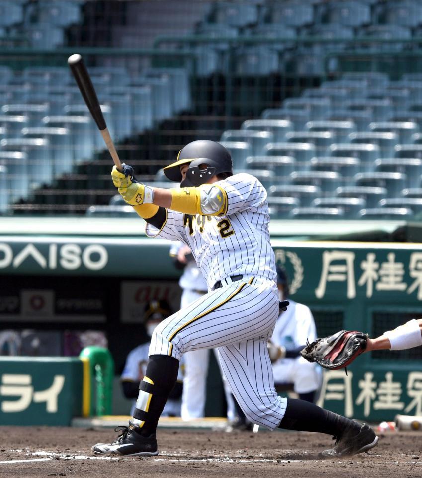 　２回、中前打を放つ梅野（撮影・山口登）