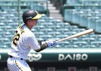 　１回、井上は左越えに先制適時二塁打を放つ（撮影・山口登）