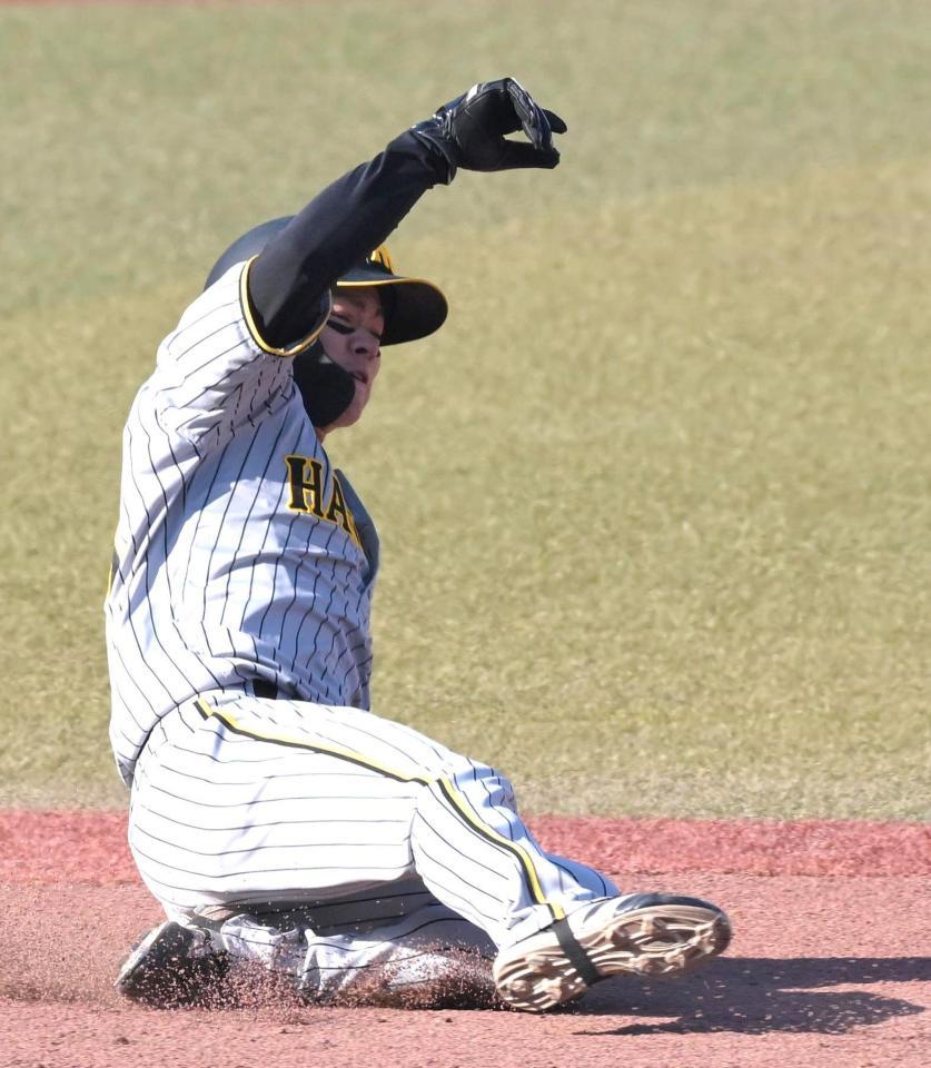 　８回、二盗を決める中野（撮影・堀内翔）