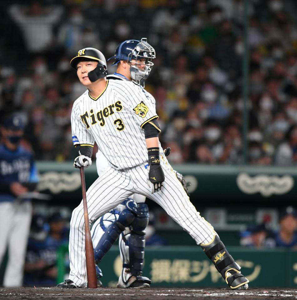 　８回、大山は見逃し三振に倒れる（撮影・山口登）