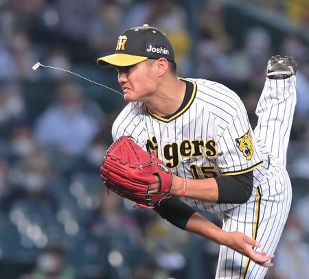 ネックレスが切れるほどの熱投を見せる西純（撮影・高部洋祐）