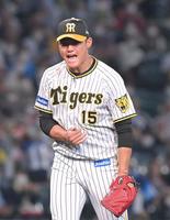 ４回、森友を三振に仕留め、雄たけびを上げる西純（撮影・高部洋祐）