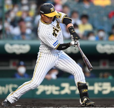 　１回、ハーフスイングを取られ三振を喫する大山（撮影・田中太一）