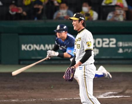 　８回、藤浪は森に二塁打を許す（撮影・山口登）