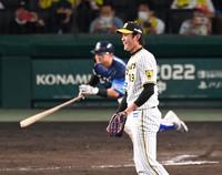 　８回、藤浪は森に二塁打を許す（撮影・山口登）