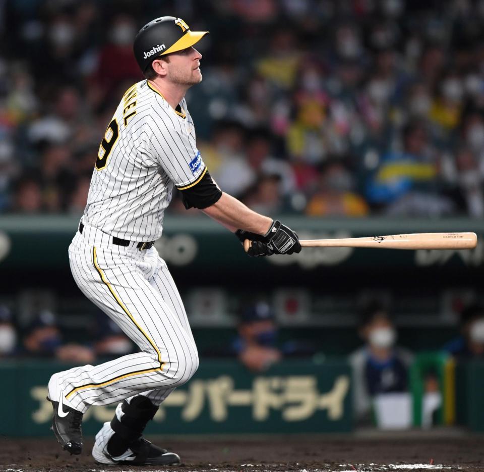 　４回、先制適時二塁打を放つガンケル（撮影・田中太一）