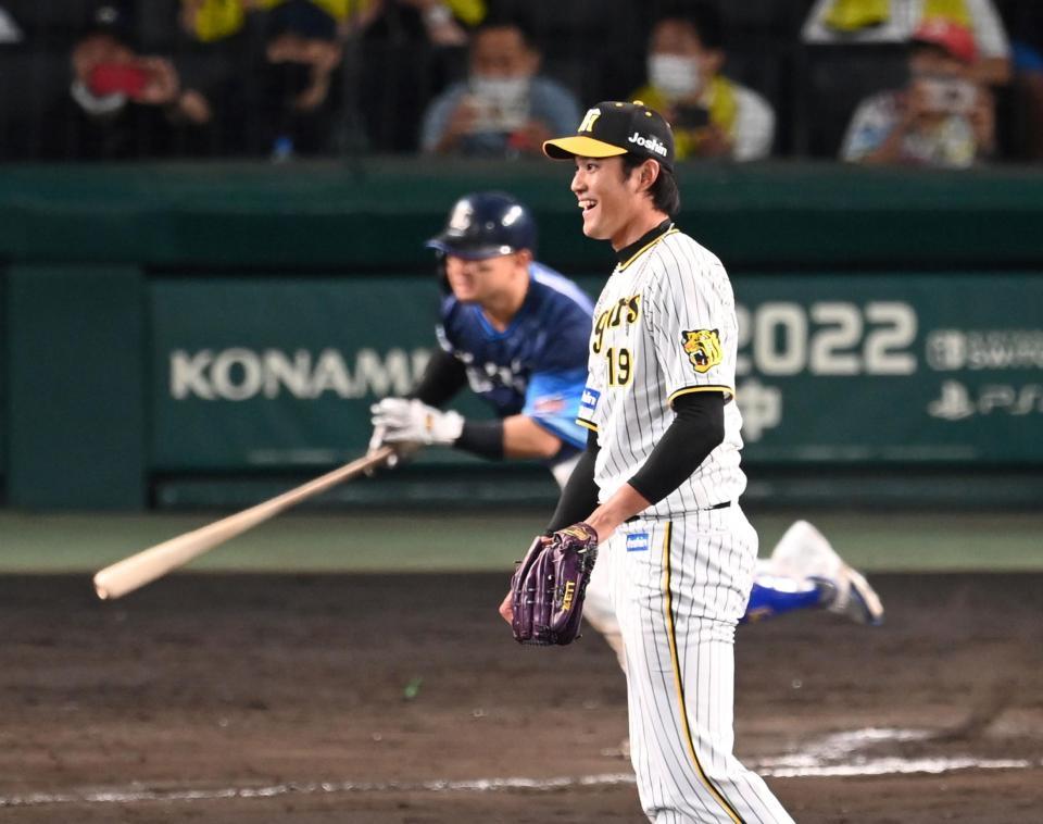 　８回、藤浪は森に二塁打を許す（撮影・山口登）