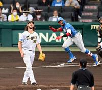 　１回、ウィルカーソンは万波に先制適時二塁打を許す（撮影・山口登）