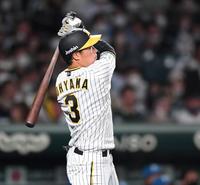 　４回、２打席連続でソロ放つ大山（撮影・田中太一）