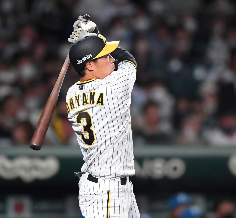 　４回、２打席連続でソロ放つ大山（撮影・田中太一）