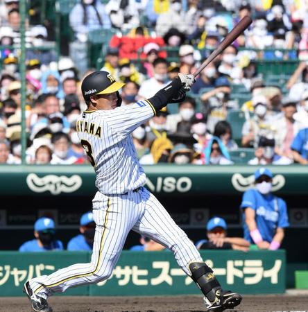 　４回、先制適時打を放つ大山（撮影・田中太一）