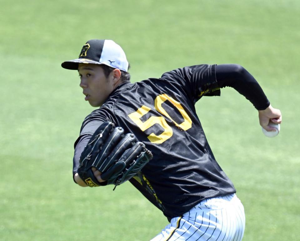 　キャッチボールする青柳（撮影・山口登）