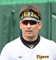 　特製バンダナを巻いて練習する岩崎（撮影・高部洋祐）