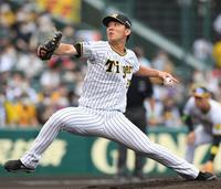 　先発し、投げ込む伊藤将（撮影・田中太一）