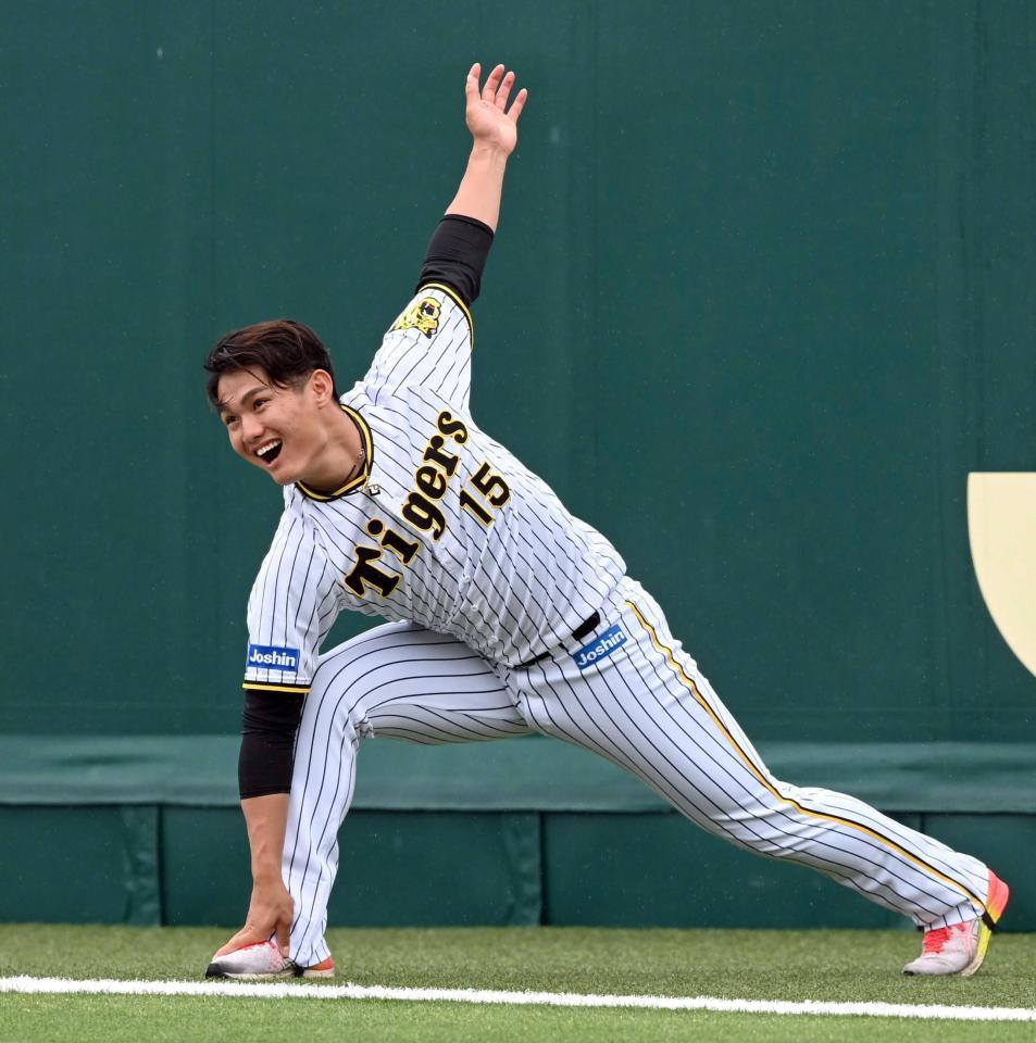 　笑顔でアップする西純（撮影・山口登）