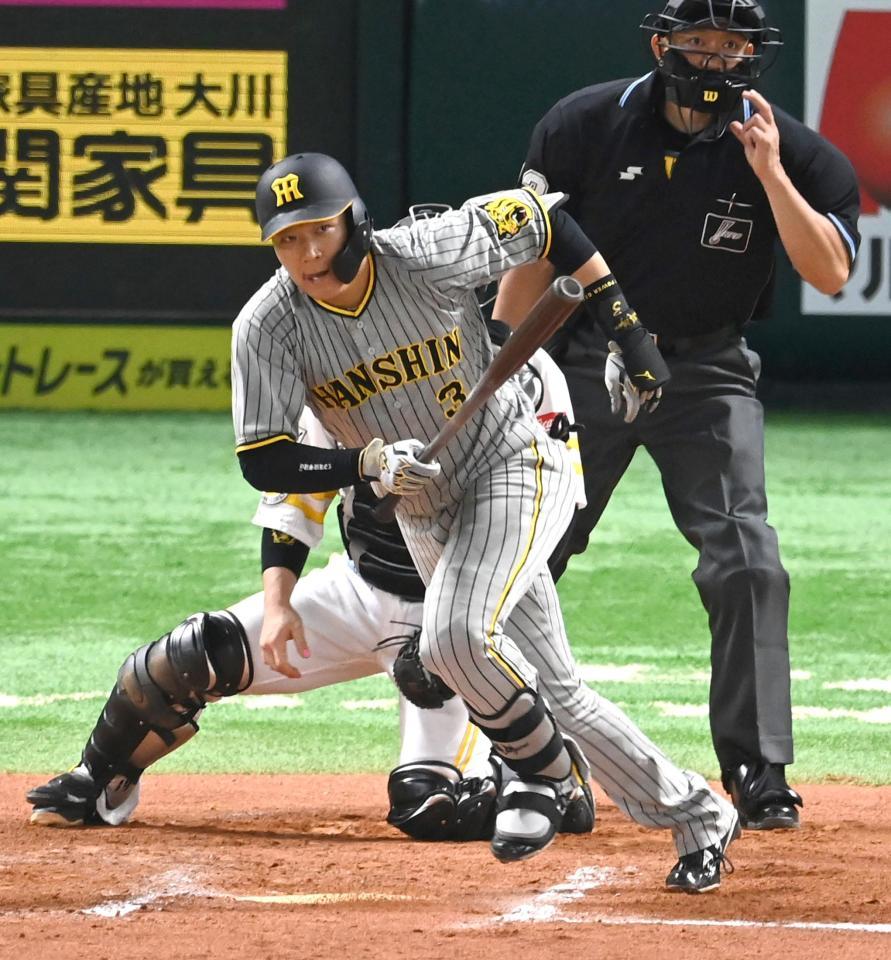 　６回、先制の２点タイムリー二塁打を放つ大山