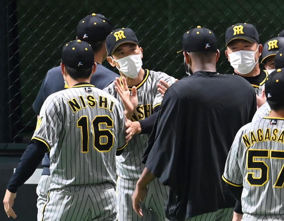 レア品！阪神タイガース矢野選手記念スパイク f_15368462.jpg