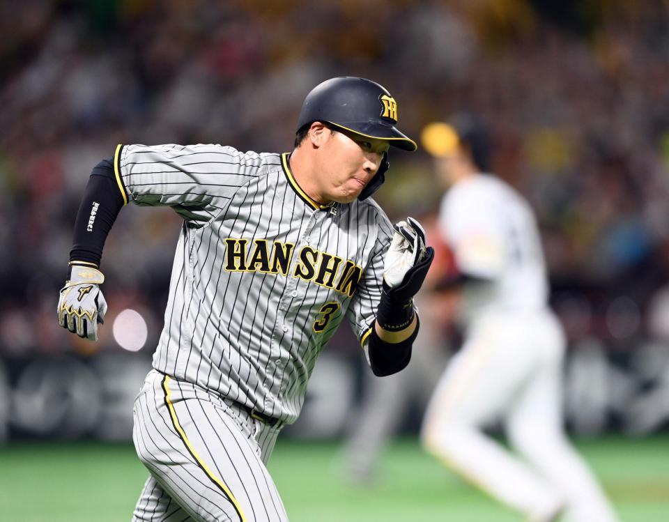 　６回、大山は先制２点適時打を放つ（撮影・山口登）