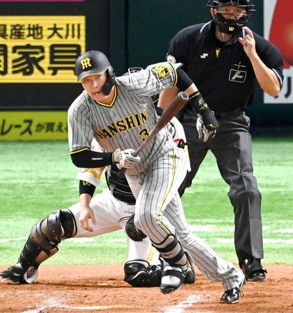 　６回、先制の２点タイムリー二塁打を放つ大山