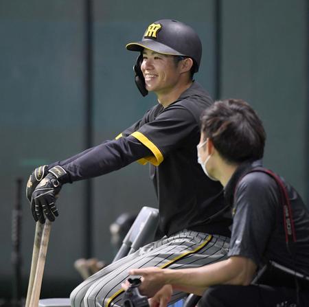 　笑顔を見せる中野（撮影・田中太一）