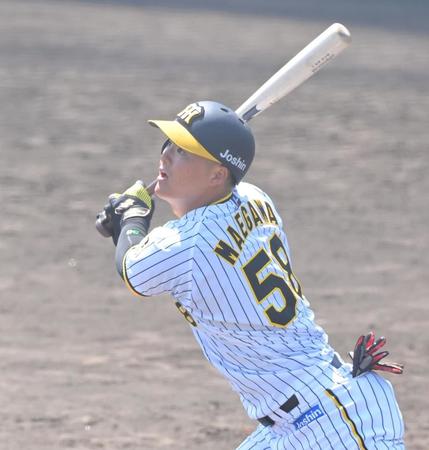 　４回、左越えに２ランを放つ前川（撮影・高部洋祐）