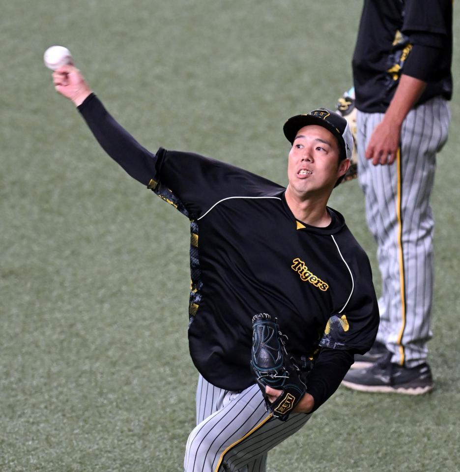 　キャッチボールする青柳（撮影・山口登）