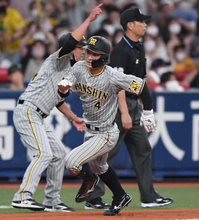 　１１回、一気に本塁へ走る熊谷（撮影・田中太一）