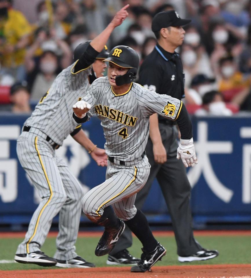 　１１回、一気に本塁へ走る熊谷（撮影・田中太一）