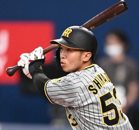 　３回、左前打を放つ島田（撮影・飯室逸平）