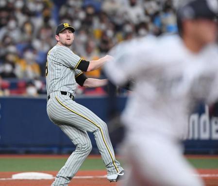 　３回、福永の打球を素早く一塁へ投げるガンケル（撮影・田中太一）