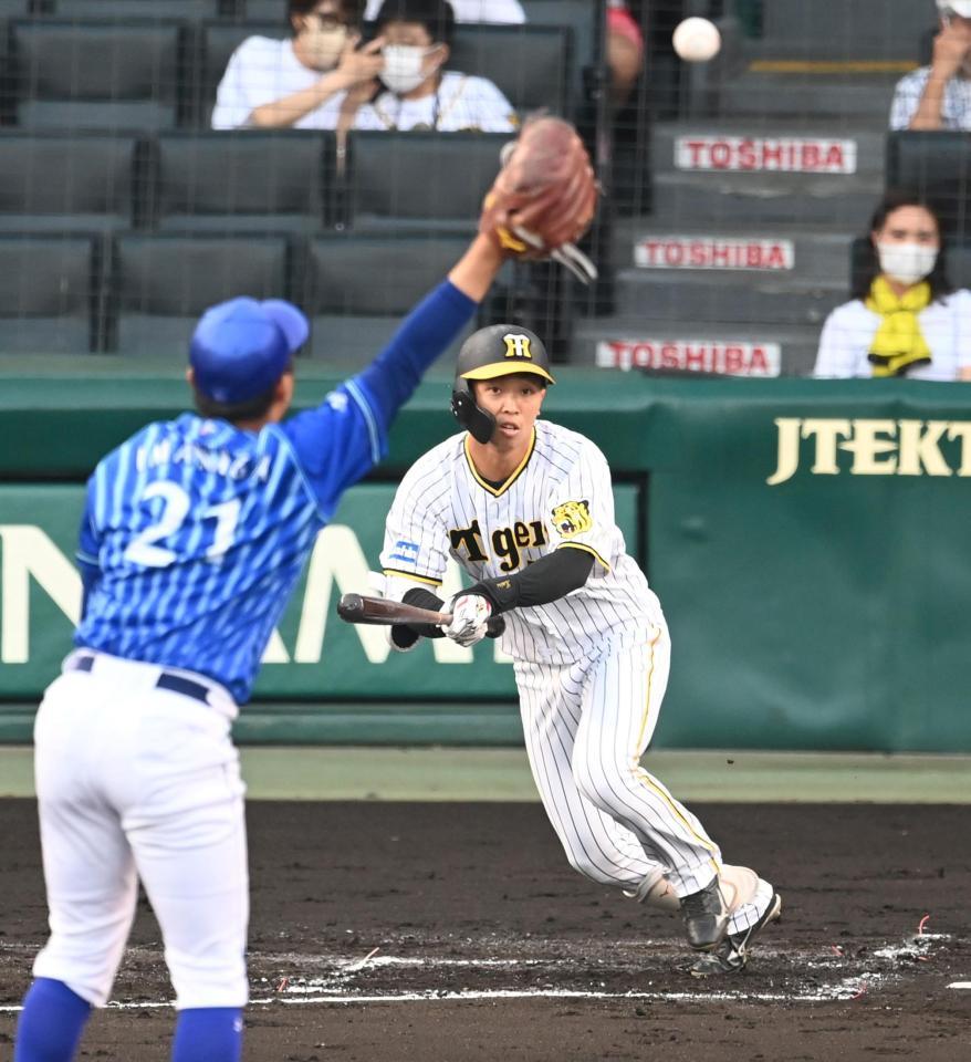 　１回、中前打を放つ島田（撮影・飯室逸平）