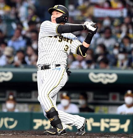 　３回、大山は左越えにソロを放つ（撮影・山口登）