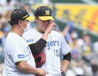 　４回、京山に四球を出したところで降板。悔しがる西純