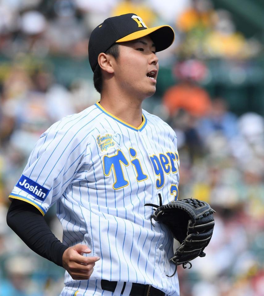 　４回、佐野を併殺に打ち取り無失点に抑える浜地（撮影・田中太一）