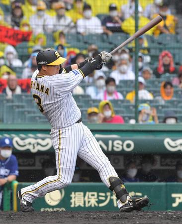 　２回、２点適時二塁打を放つ大山（撮影・北村雅宏）