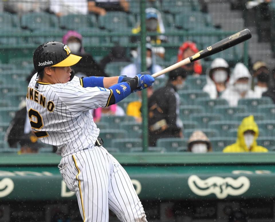 　２回、左前打を放つ梅野（撮影・北村雅宏）