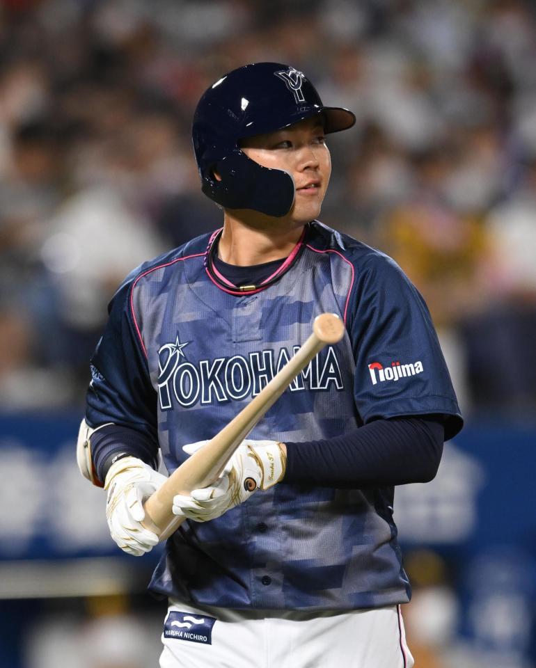 　７回、見逃し三振に倒れた代打・楠本（撮影・堀内翔）