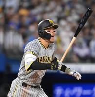 　８回、左飛に倒れ悔しそうに声を上げる（撮影・堀内翔）