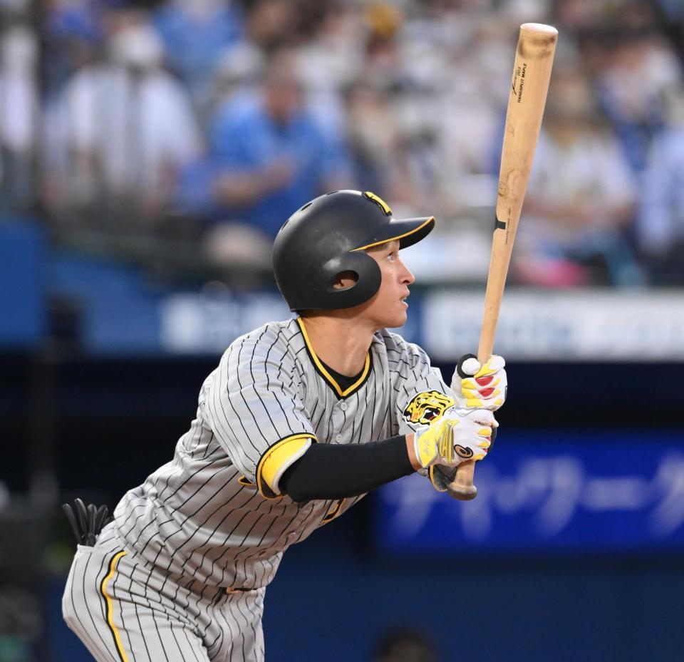 　３回、中前打を放つ近本（撮影・堀内翔）　