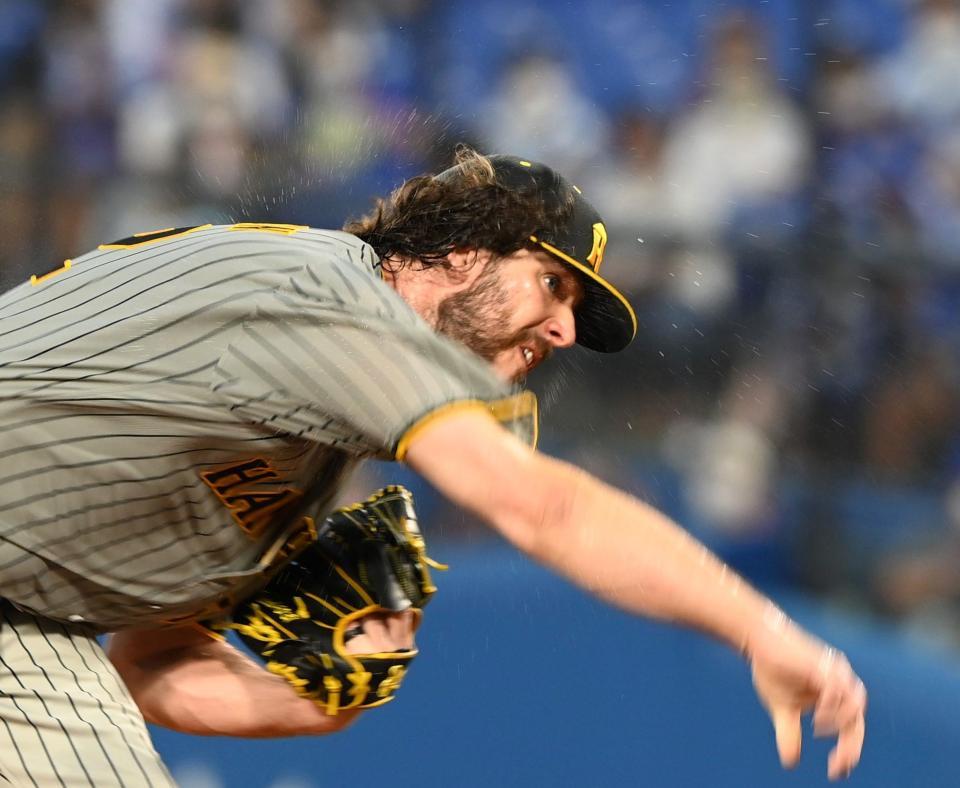 　２回、走者を背負いながら苦しいピッチングが続くウィルカーソン（撮影・田中太一）