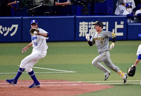 　９回、近本が一ゴロに倒れて試合終了（撮影・山口登）