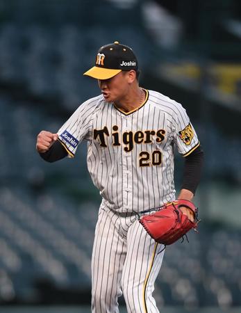 　４回、西野を三振に打ち取り拳に力を込める森木（撮影・石井剣太郎）