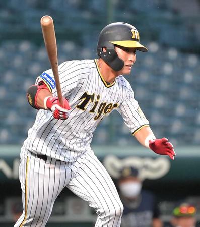 　３回、逆転の２点適時打を放つ木浪（撮影・高部洋祐）