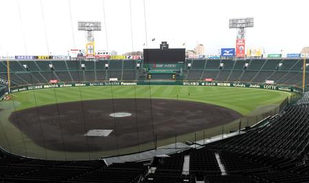 　天候不良のため中止となった甲子園球場（撮影・田中太一）