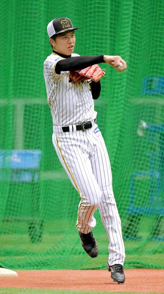 　軽やかな動きを見せる才木（撮影・高部洋祐）