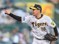 　１回、野間から三振を奪う西勇（撮影・田中太一）