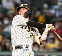 　４回、同点に追いつく２点タイムリーを放つ北條（撮影・飯室逸平）