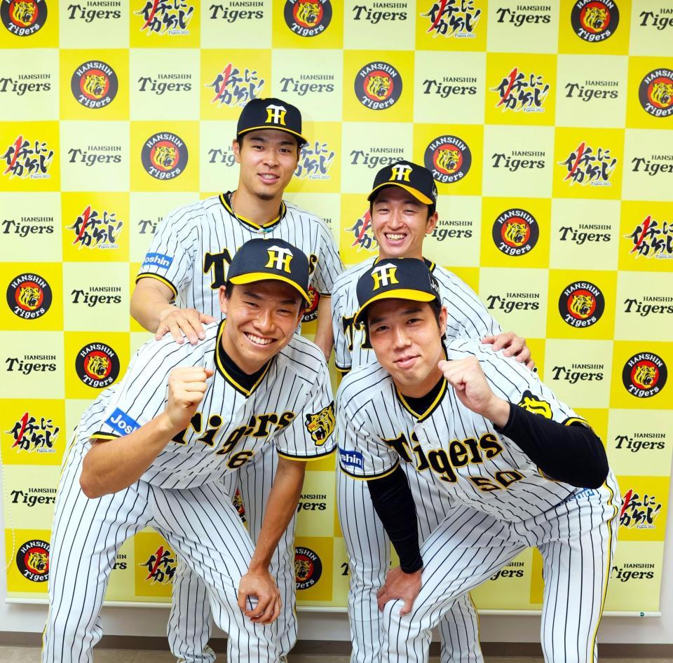 　オールスターでの活躍を誓う（前列左から）湯浅、青柳（後列左から）佐藤輝、近本