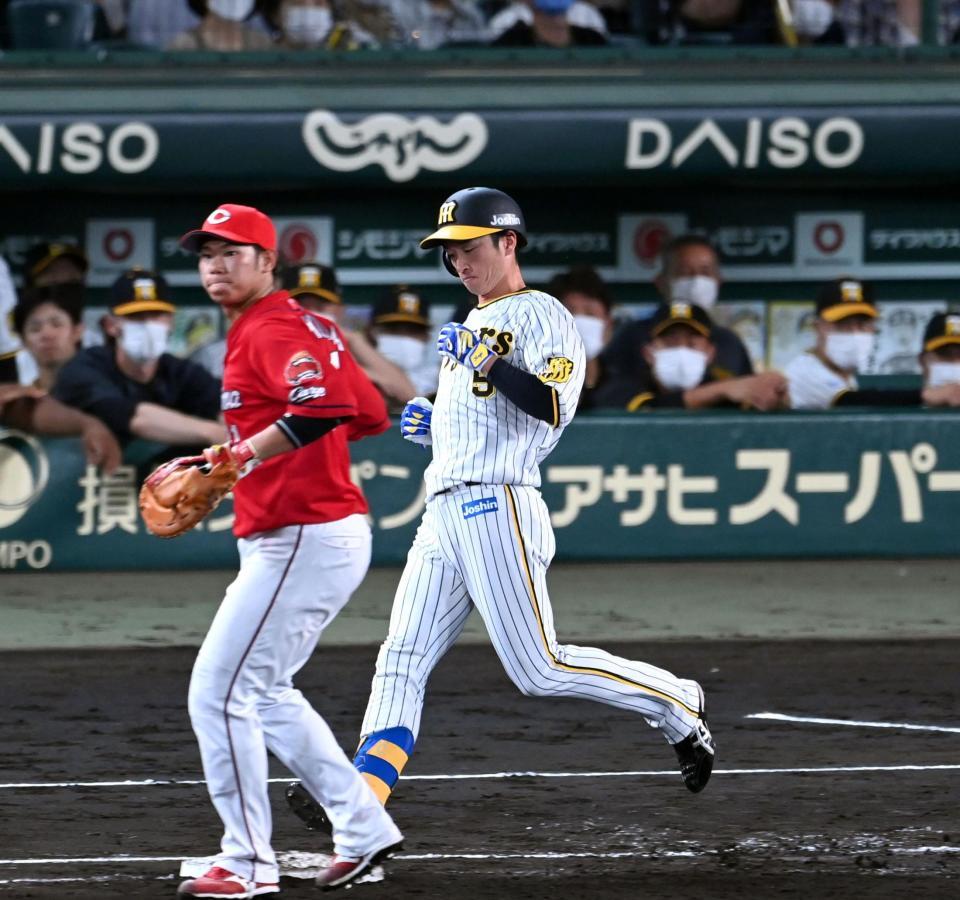 　９回、最後の打席も二ゴロに倒れる近本（撮影・飯室逸平）